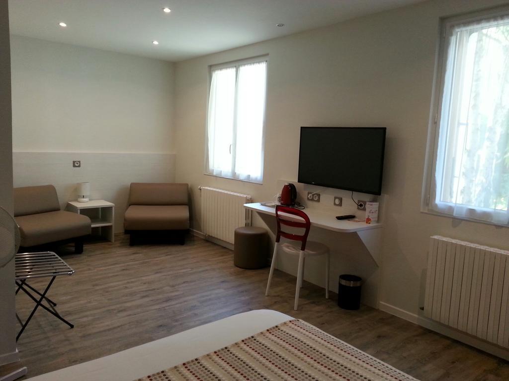 Contact Hotel Du Cerf Château-Gontier Esterno foto